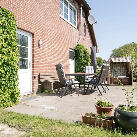 Apartment Grosszuegige Mit Terrasse Und Garten Westerdeichstrich