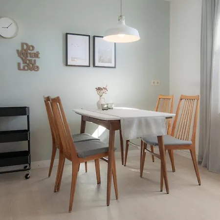 Grosszuegige Mit Terrasse Und Garten