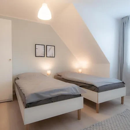 Grosszuegige Mit Terrasse Und Garten Apartment Westerdeichstrich