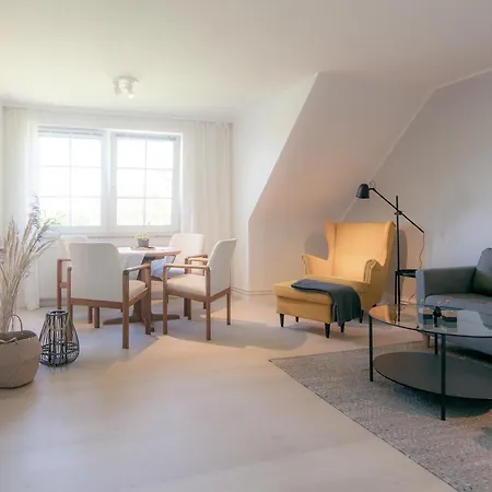 Apartment Grosszuegige Mit Terrasse Und Garten Westerdeichstrich